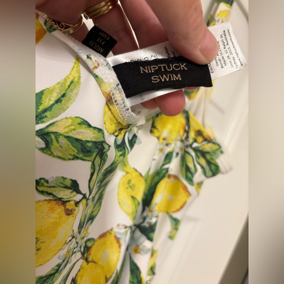New NipTuck Swim one piece Lemon Print Swimsuit. Size 10. - Picture 5 of 5